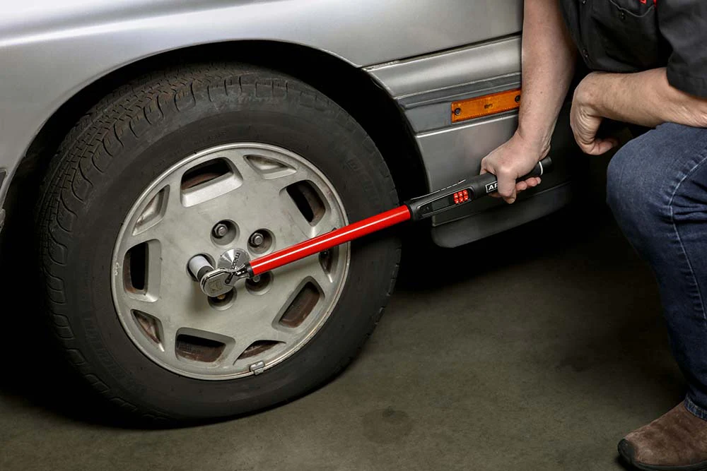 ARES 43001 - 1/2-Inch Drive Electronic Digital Torque Wrench - Image 2