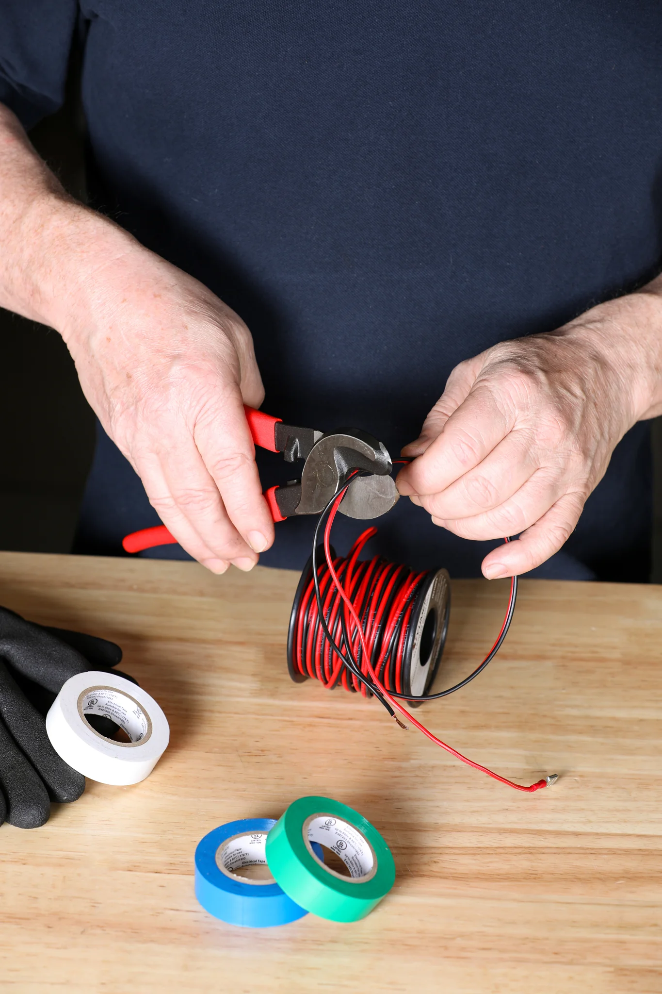 ARES 70660 - 10" Electronics Cable Cutting Pliers - Image 2