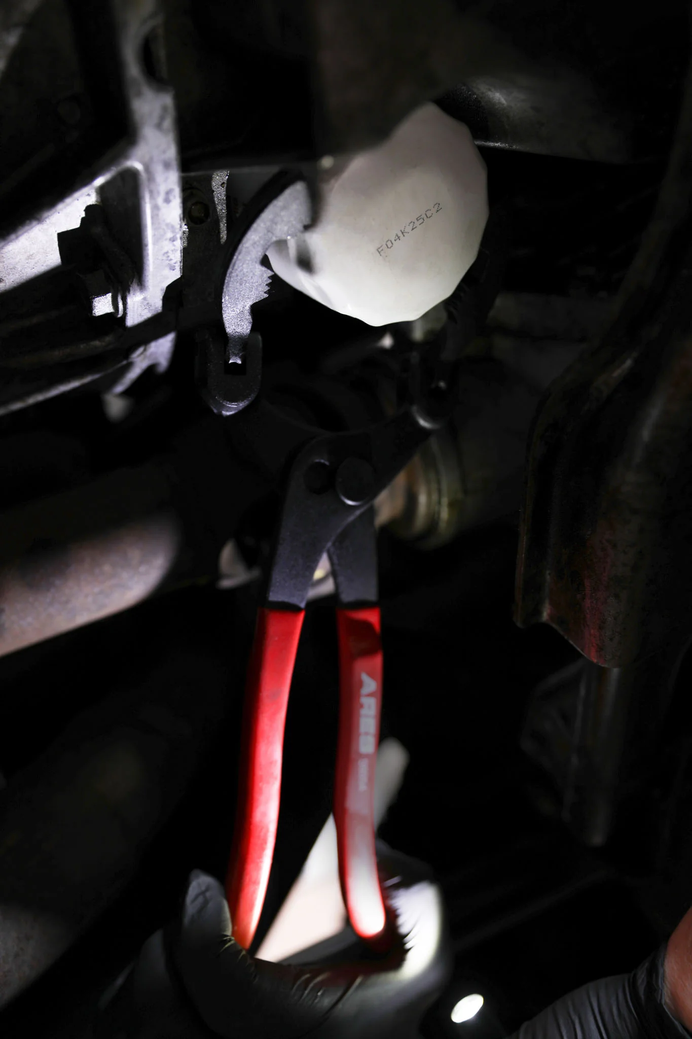 ARES 56054 - 13-Inch Oil Filter Pliers - Image 3