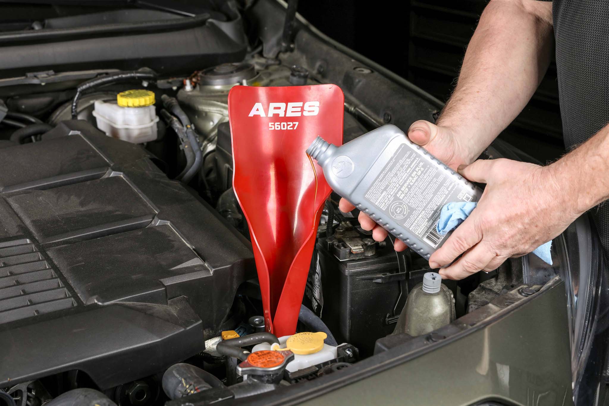 ARES 56045 - 2-Piece Large and Medium Universal Flexible Oil Funnel Set - Image 6
