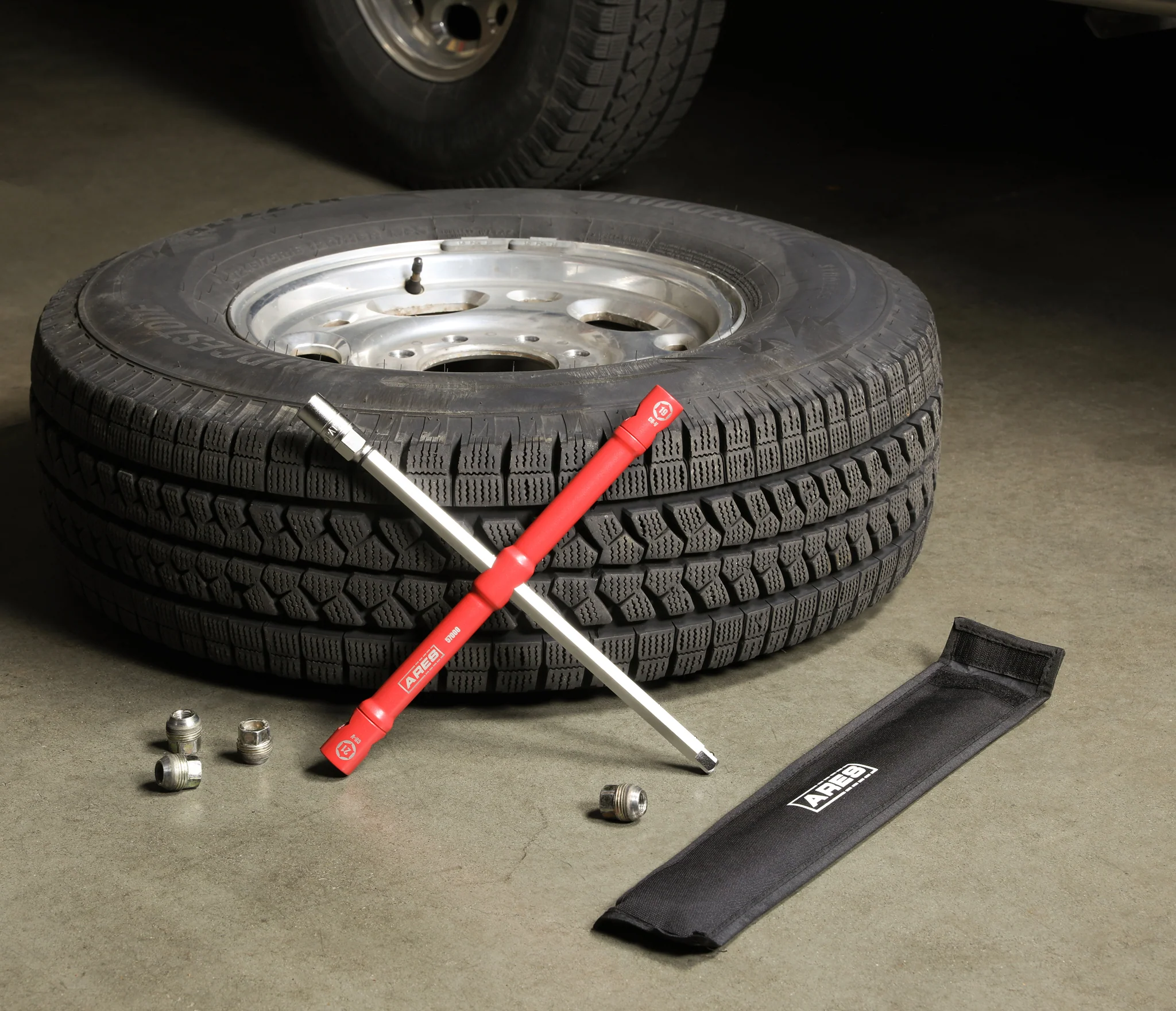 ARES 57000 - 26-Inch Universal Multi-Position Lug Wrench Set - Image 12
