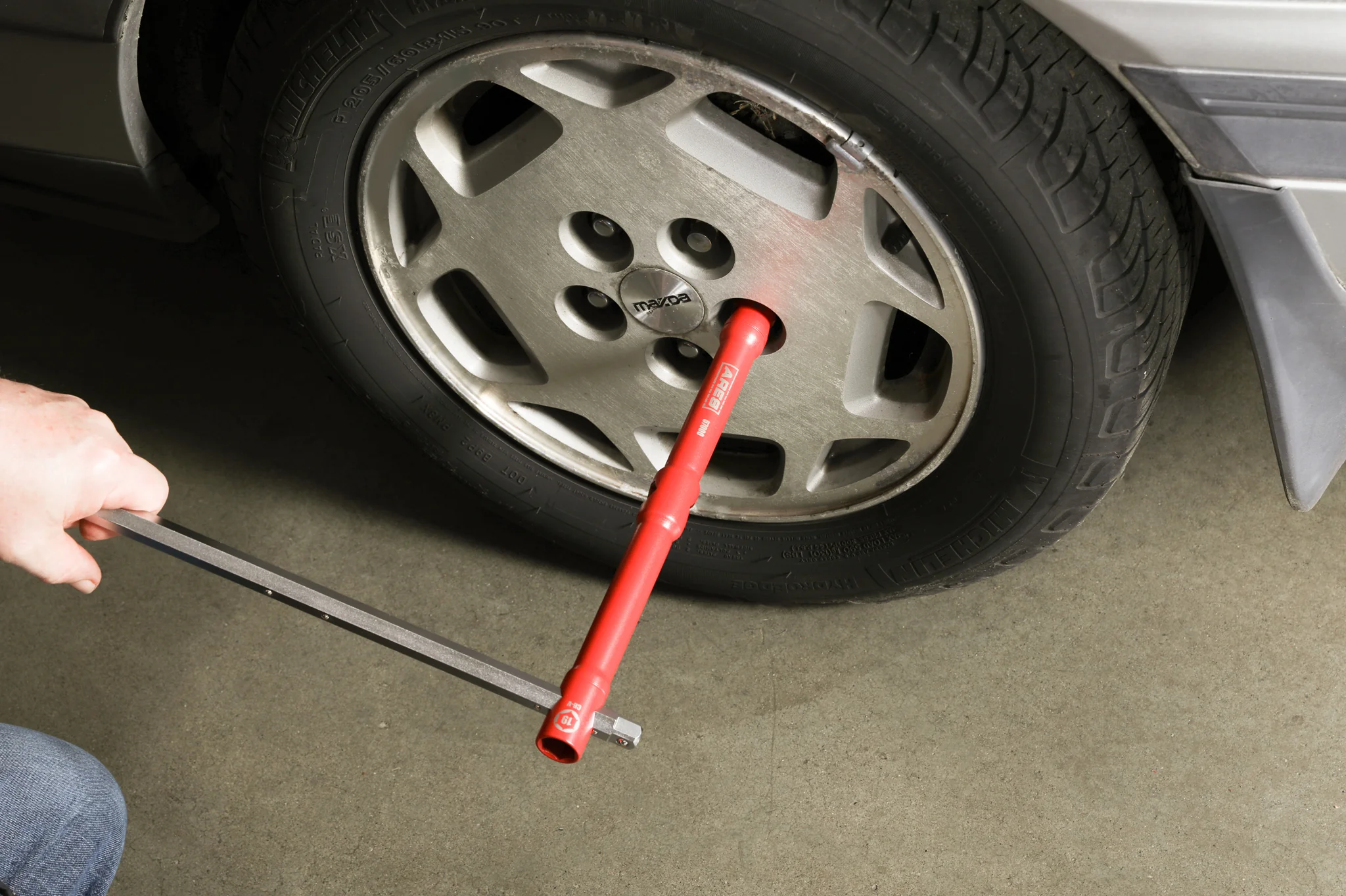 ARES 57000 - 26-Inch Universal Multi-Position Lug Wrench Set - Image 16