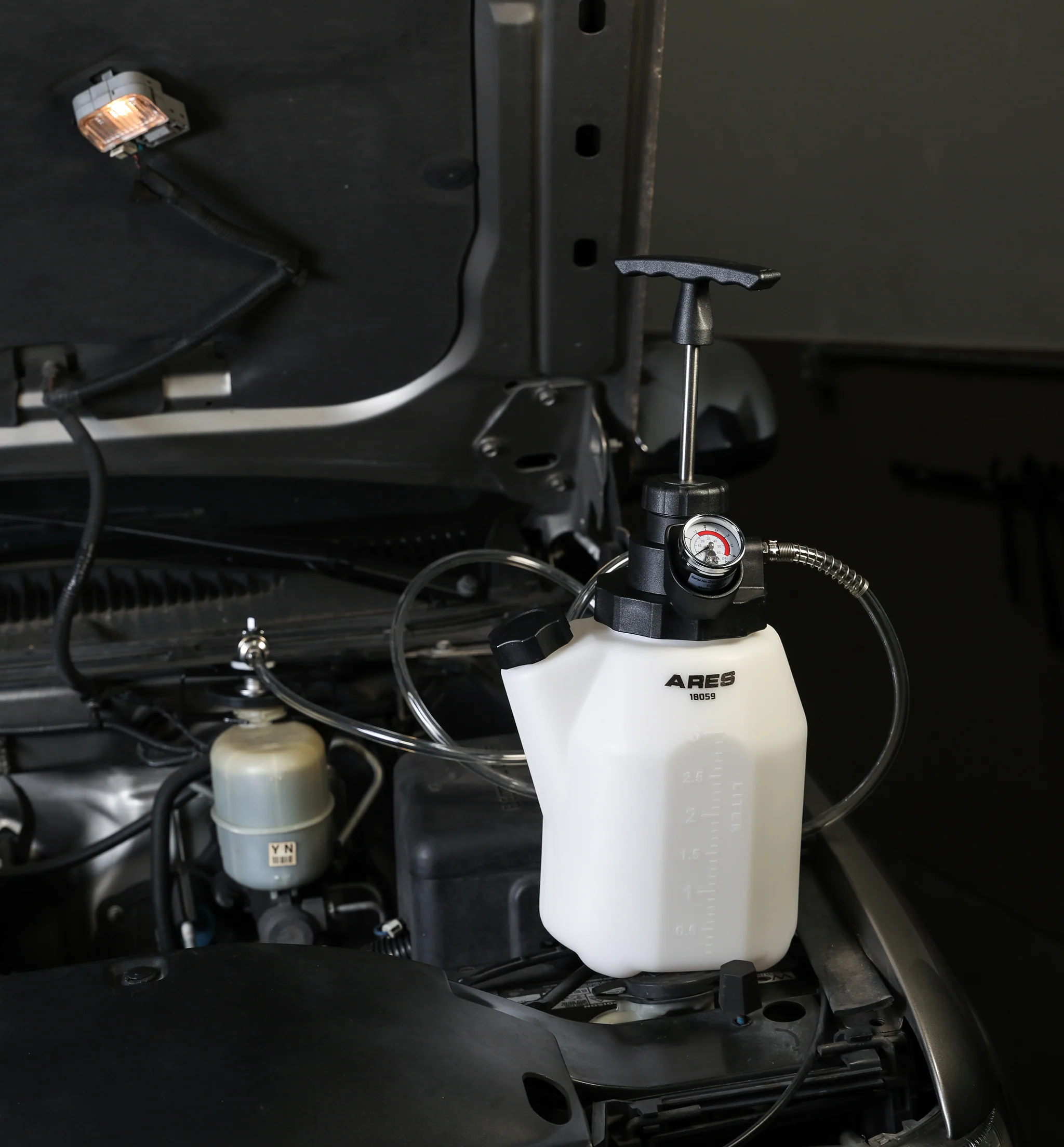 ARES 18036 - 3-Liter Manual Brake Fluid Pressure Bleeder Set - Image 2