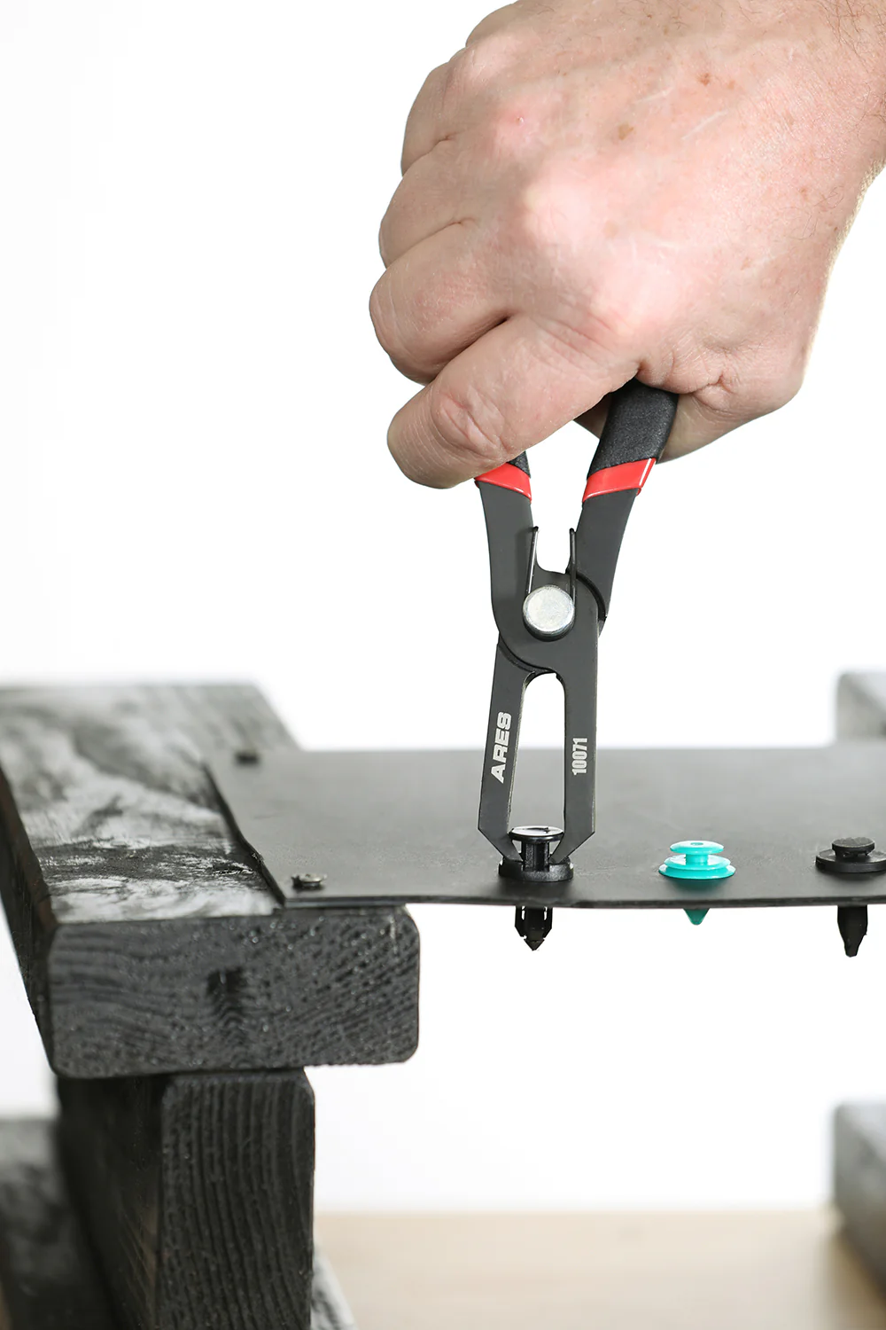 ARES 10071 - 30 Degree Push Pin Removal Pliers - Image 3