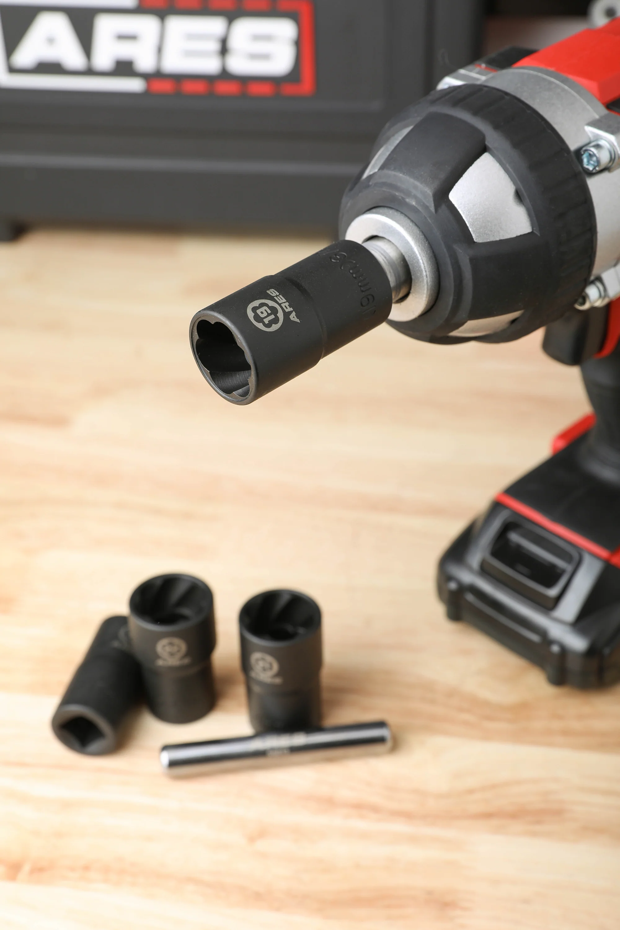 ARES 59013 - 5-Piece Twist Lug Nut Socket Set - Image 7