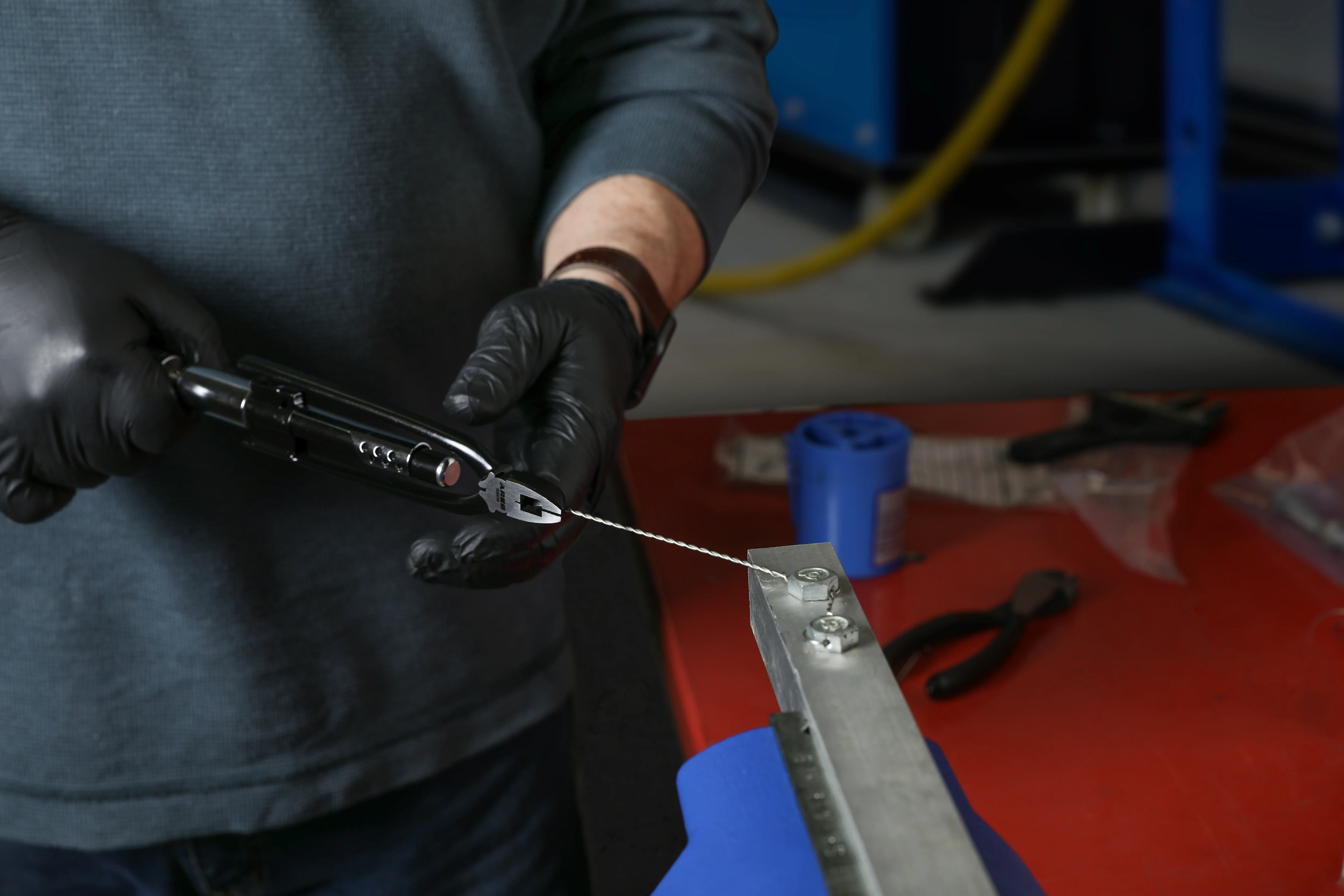 ARES 10009 - 6-inch Reversible Wire Twister Pliers - Image 7