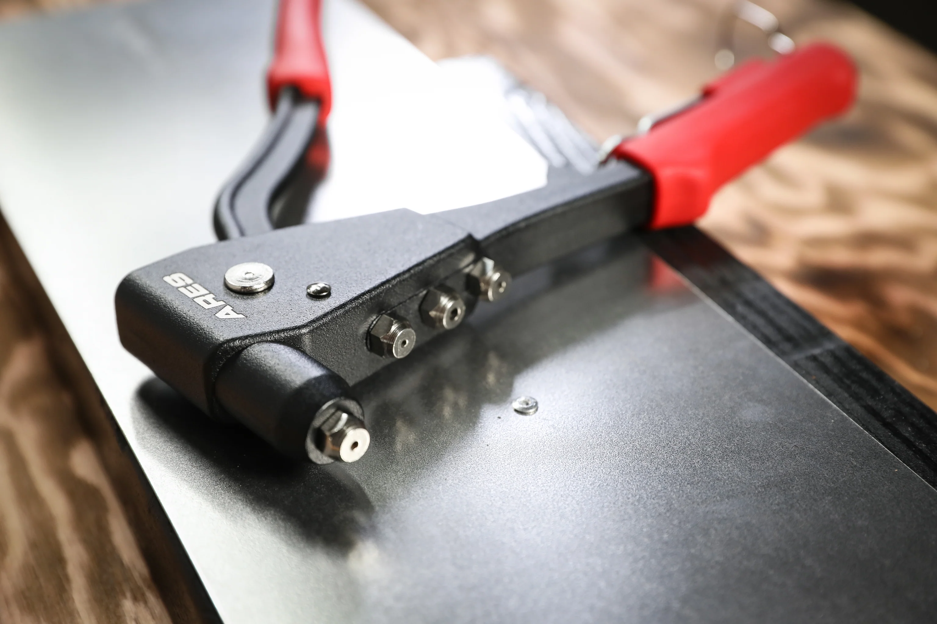 ARES 70017 - Rivet Gun With 60 Rivets - Image 3