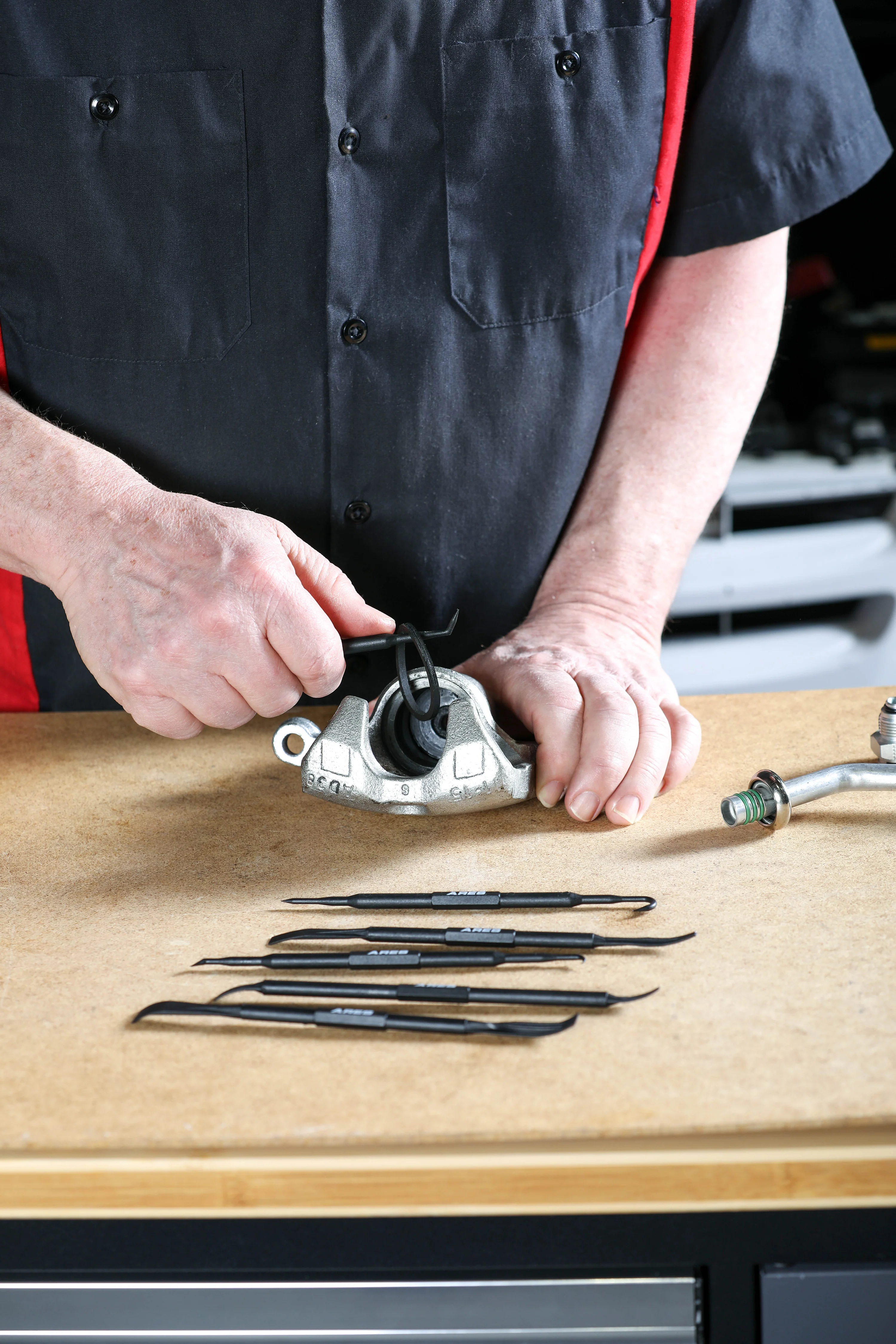 ARES 16003 - Non-Marring Pick and Pry Bar Set - Image 3